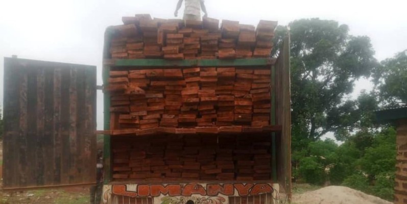 Sauvegarde des ressources naturelles : Un camion de 40 tonnes de bois issus de sciage à façon intercepté.