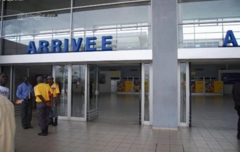 Côte d’Ivoire : le gouvernement annonce l’allègement du contrôle sanitaire à l’aéroport international FHB d’Abidjan (Communiqué).