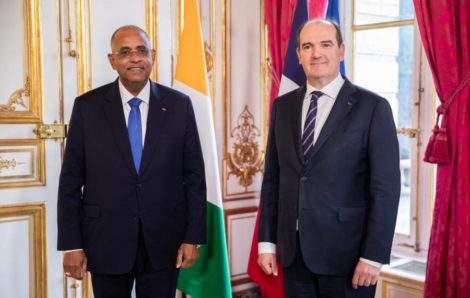 Renforcement de la Coopération bilatérale : Le Premier Ministre ivoirien Patrick Achi échange avec son homologue français.