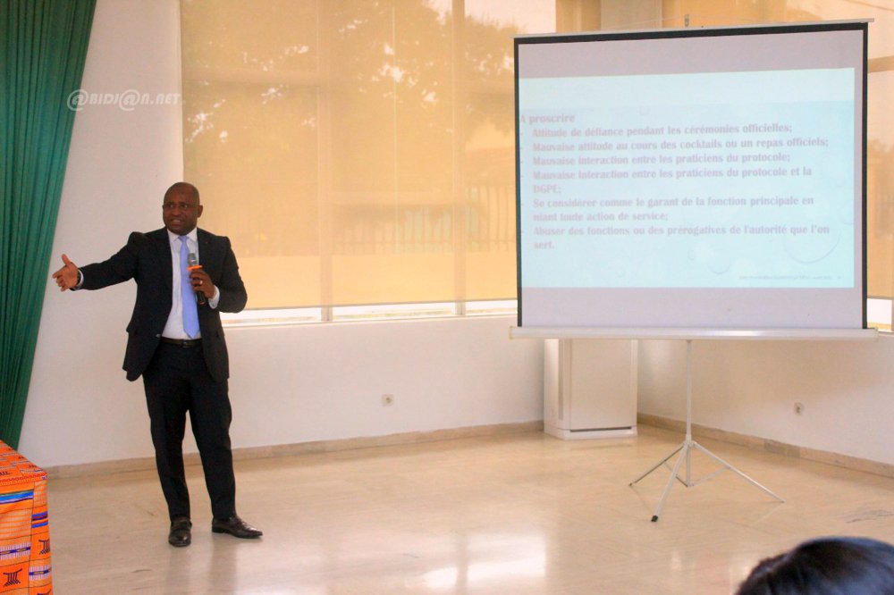 session-d-information-et-d-echange-d-experiences-de-la-direction-generale-d_0hykh6a6hrus
