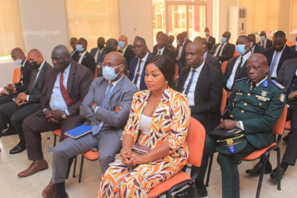 session-d-information-et-d-echange-d-experiences-de-la-direction-generale-d_1hbhhkgc2qt