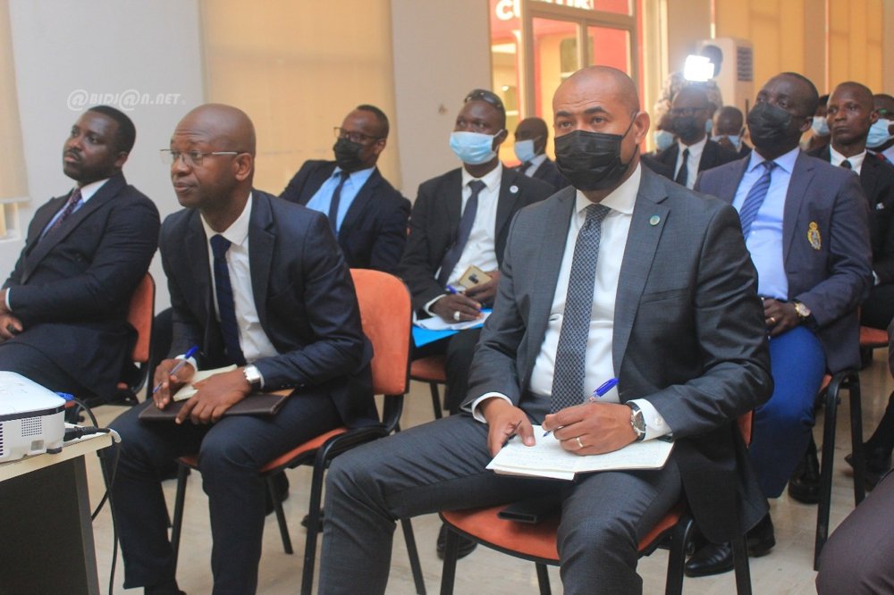 session-d-information-et-d-echange-d-experiences-de-la-direction-generale-d_afddac93k4