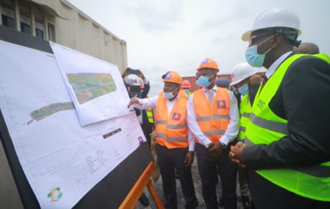Zone industrielle de Bonoua : le Ministre Souleymane Diarrassouba procède au lancement des travaux de drainage des eaux pluviales et usées.