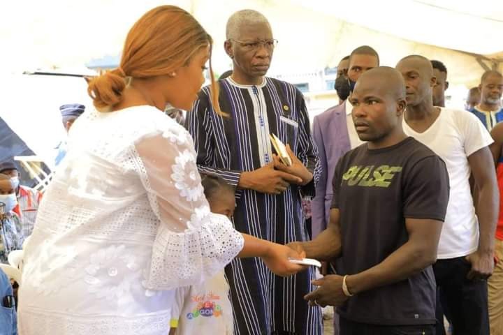 Côte d’Ivoire : Le soutien du gouvernement aux parents de deux fillettes emportées par les eaux.