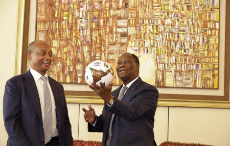 Côte d&rsquo;Ivoire : en visite à Abidjan, Patrice Motsepe reçu par Alassane Ouattara.