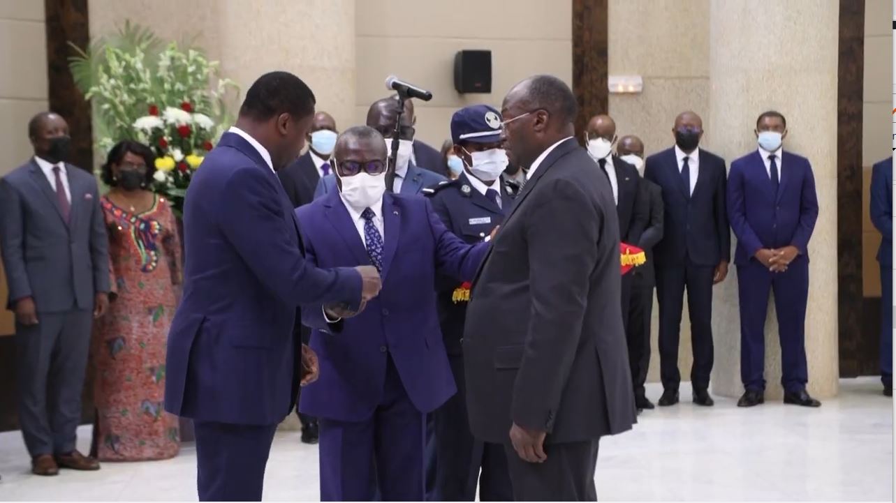 Gnassingbe_Tiémoko Meyliet Koné fait Grand Officier de l’Ordre du Mono_9