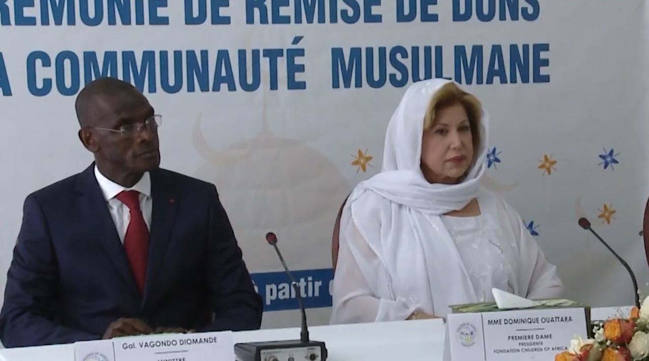 Ramadan 2022/ Dominique Ouattara fait des dons en vivres à la communauté musulmane.