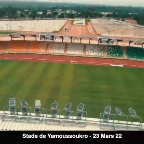 Stade olympique de Yamoussoukro : les deux écrans géants installés (Immersion).
