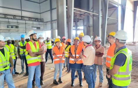 Côte d’Ivoire : la DG du CEPICI visite l’usine GCB Cocoa de San-Pedro.