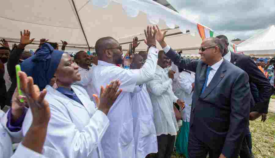sante-le-premier-ministre-patrick-achi-inaugure-le-nouveau-centre-hospitali_bs2sso4tka