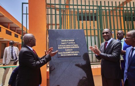 Yopougon : le Ministre Souleymane Diarrassouba procède à l’inauguration du nouveau marché de Camp militaire.