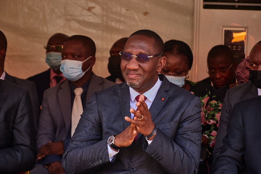 yopougon-le-ministre-souleymane-diarrassouba-procede-a-linauguration-du-nou_ap097