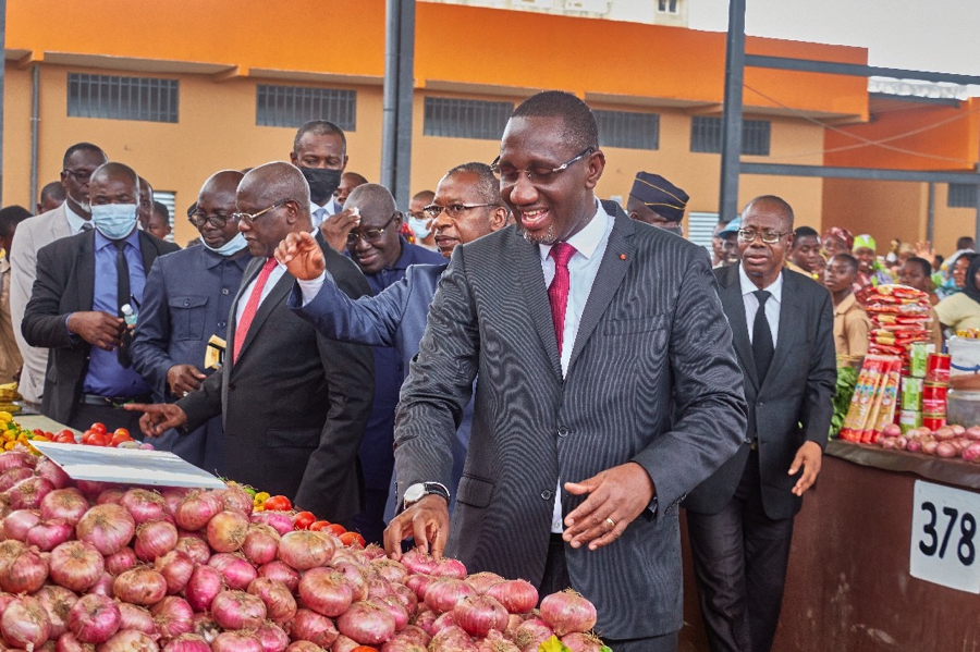 yopougon-le-ministre-souleymane-diarrassouba-procede-a-linauguration-du-nou_bpryi