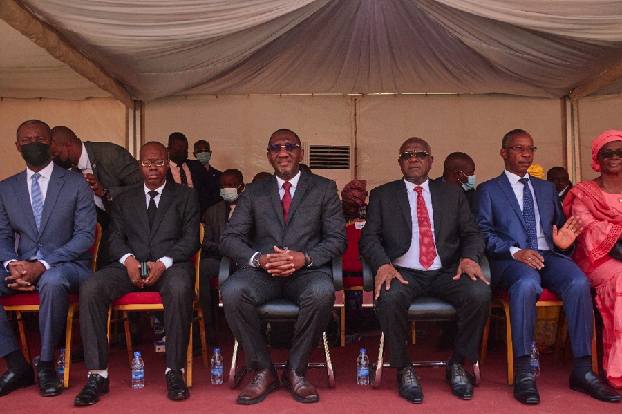yopougon-le-ministre-souleymane-diarrassouba-procede-a-linauguration-du-nou_p0bm6