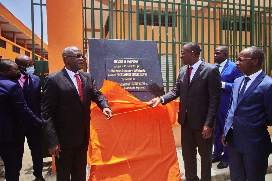 yopougon-le-ministre-souleymane-diarrassouba-procede-a-linauguration-du-nou_sowgsfznq1