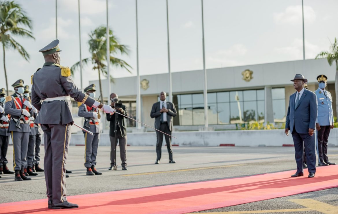 Après une visite à Paris : Ouattara a regagné Abidjan.
