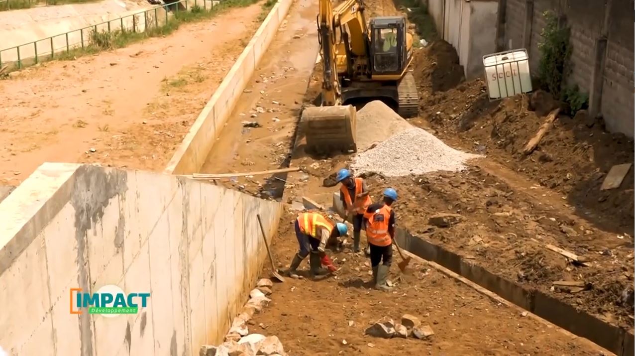 Assainissement et drainage dans le District d’Abidjan : de grands travaux engagés par le gouvernement pour réduire les inondations.