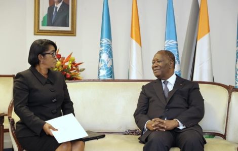 En marge de la COP 15 en Côte d’Ivoire, Rose Christiane Ossouka Raponda s’entretient avec Alassane Ouattara.
