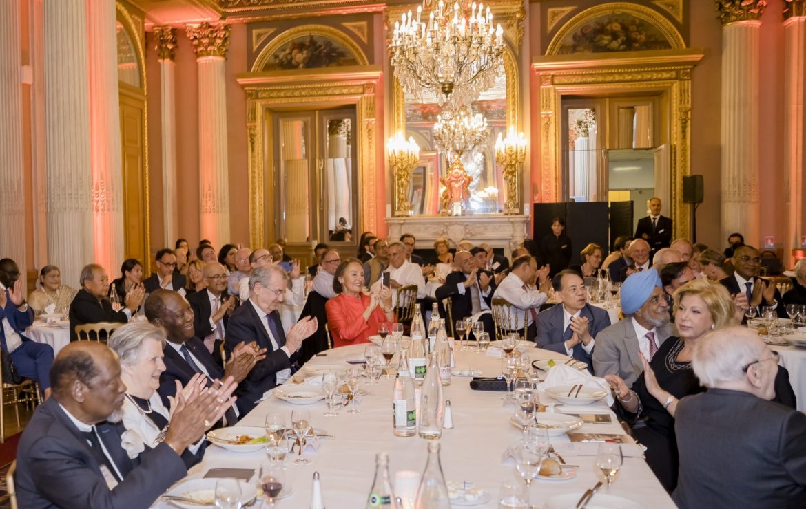 Le Président de la République SEM Alassane Ouattara et la 1ère Dame ont assisté au dîner de gala du Forum des Marchés Émergents.