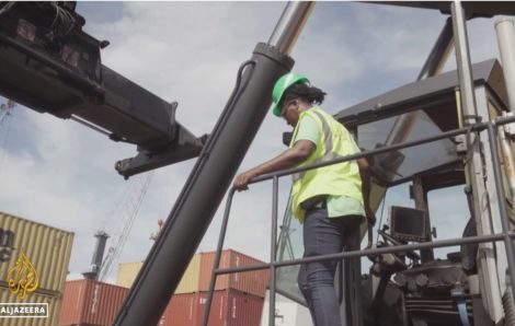 L’univers d’une conductrice Ivoirienne de poids lourds en Côte d’Ivoire(VIDÉO).