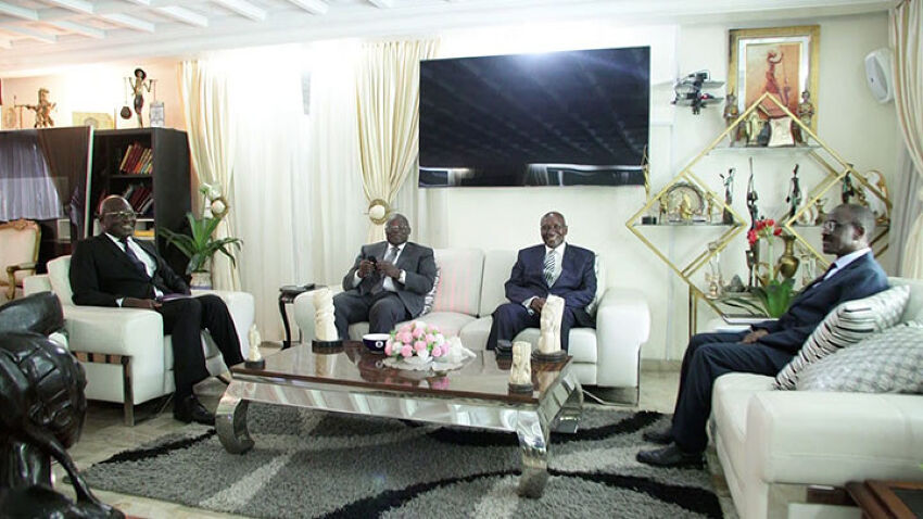 Vice-président Tiémoko Meyliet Koné échange avec Kablan_Duncan_1