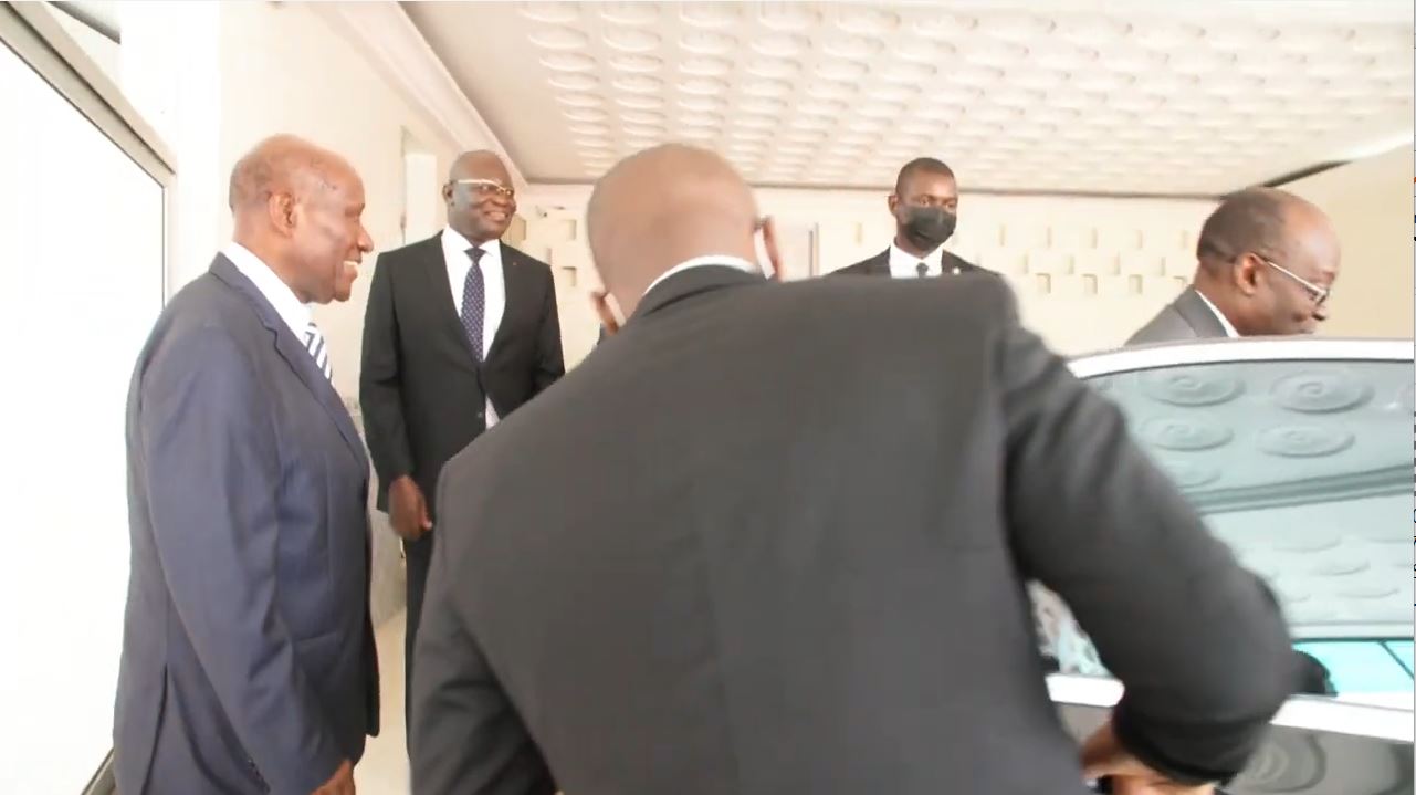 Vice-président Tiémoko Meyliet Koné échange avec Kablan_Duncan_10