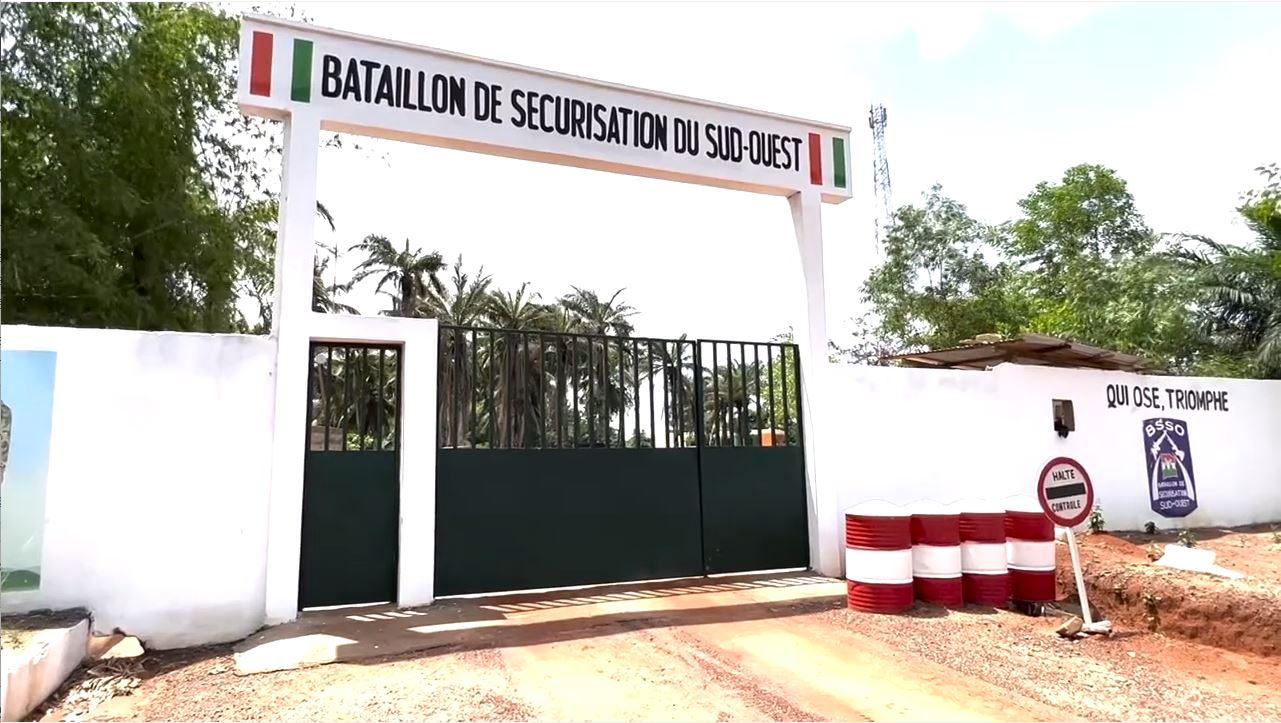 Le ministre d’état, ministre de la défense visite des unités des forces armées de Côte d’Ivoire (FACI) basées à San-Pédro.