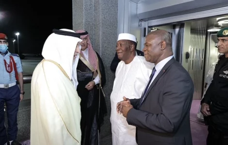En Arabie saoudite pour la » Oumra « , le président Alassane Ouattara prie à la KAABA ce mercredi.