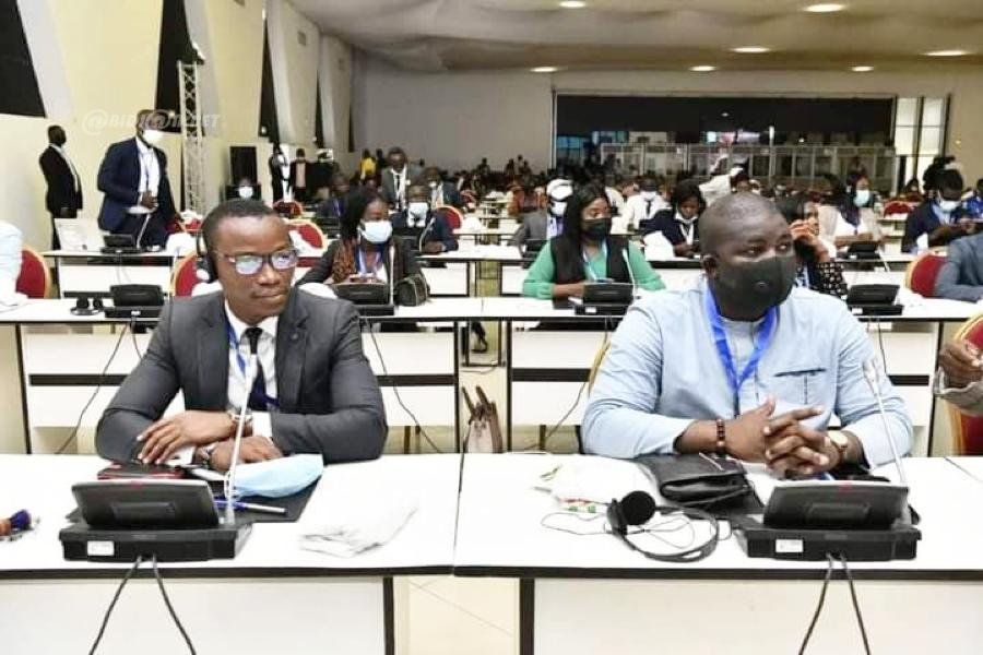 cop-15-forum-des-jeunes-plusieurs-centaines-de-jeunes-reflechissent-sur-les_buqbbhf959e