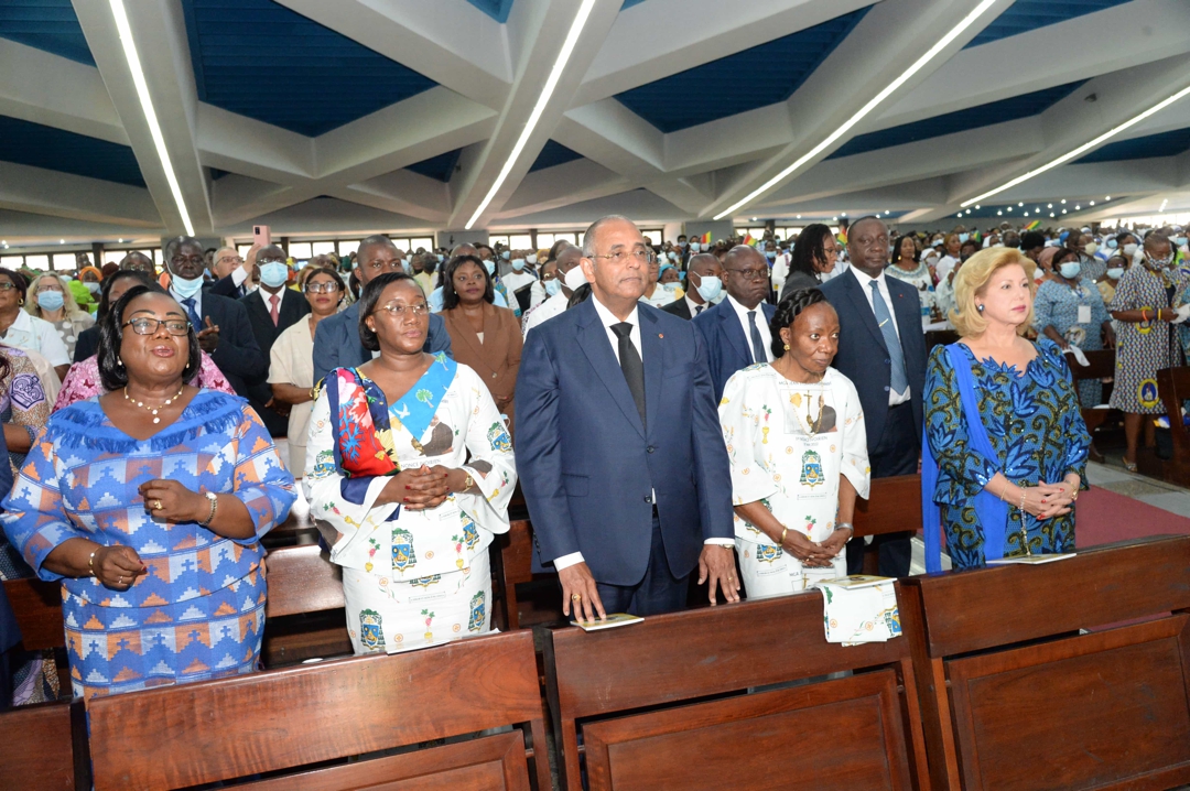 la-premiere-dame-dominique-ouattara-a-pris-part-a-la-messe-d-ordination-epi_l3dttcja2wb