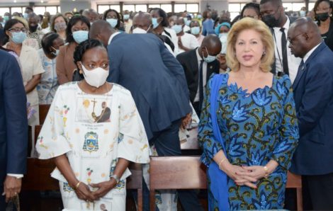 La Première Dame Dominique Ouattara a pris part à la messe d’ordination épiscopale de Monseigneur Jean-Sylvain Emien Mambé.