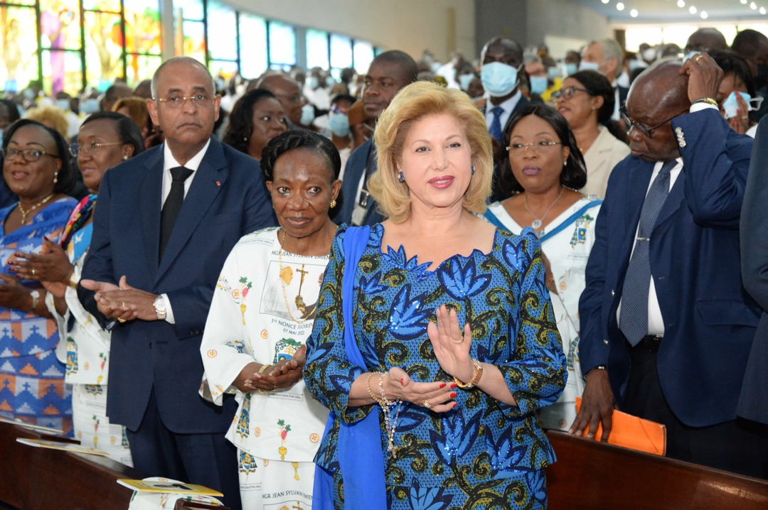 la-premiere-dame-dominique-ouattara-a-pris-part-a-la-messe-d-ordination-epi_ofc5pcipbic