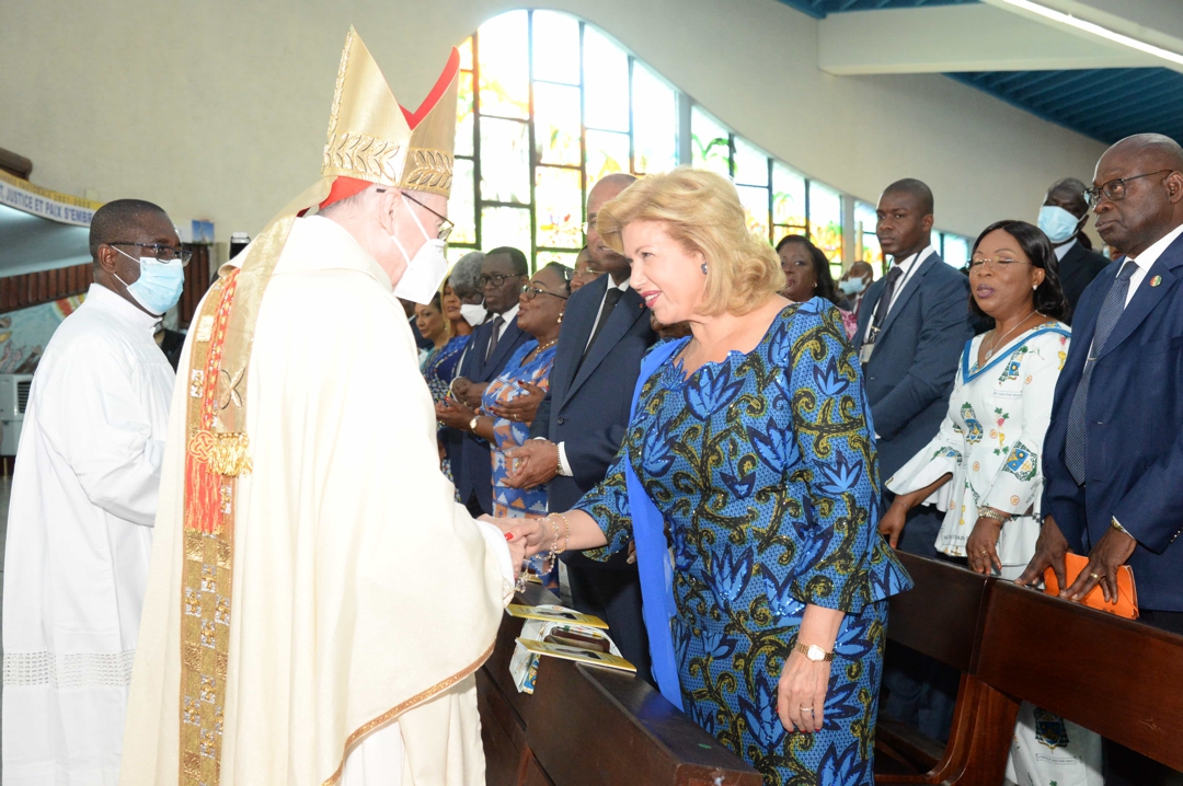 la-premiere-dame-dominique-ouattara-a-pris-part-a-la-messe-d-ordination-epi_tqa7u0v3d9c