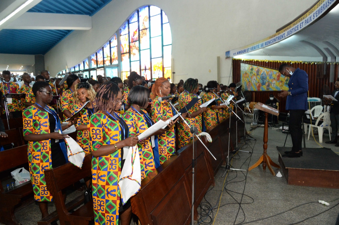 la-premiere-dame-dominique-ouattara-a-pris-part-a-la-messe-d-ordination-epi_vestr61ycq8