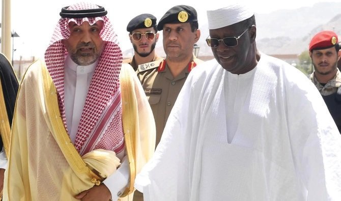 Le président ivoirien, SEM Alassane Ouattara, a visité la mosquée du Prophète à Médine.