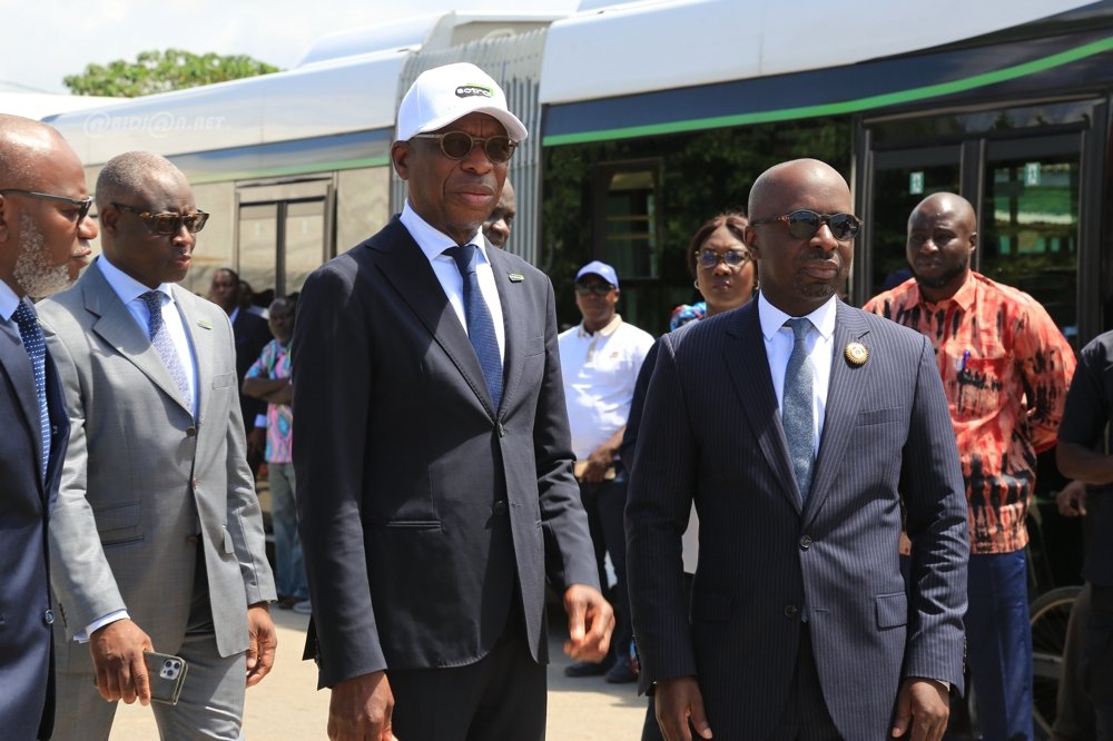 transport-ceremonie-de-lancement-des-lignes-de-bus-abidjan-grand-bassam_107uig32b6kh