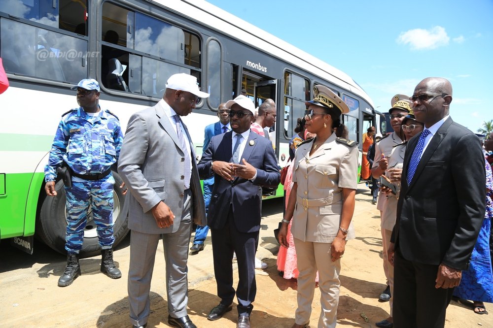 transport-ceremonie-de-lancement-des-lignes-de-bus-abidjan-grand-bassam_3tc25j15ls2