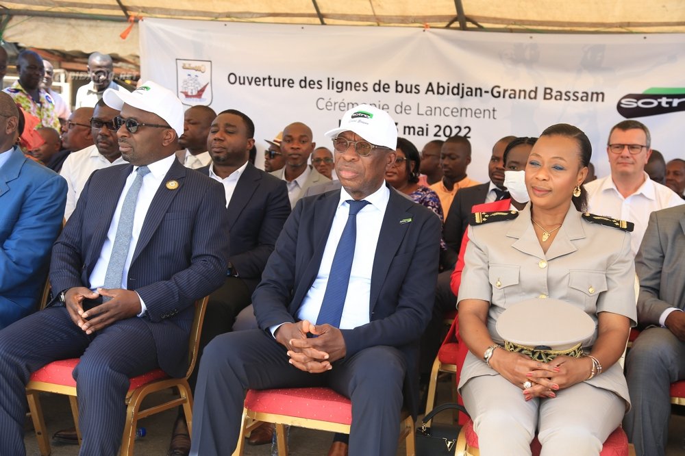 transport-ceremonie-de-lancement-des-lignes-de-bus-abidjan-grand-bassam_9simo5nl75k