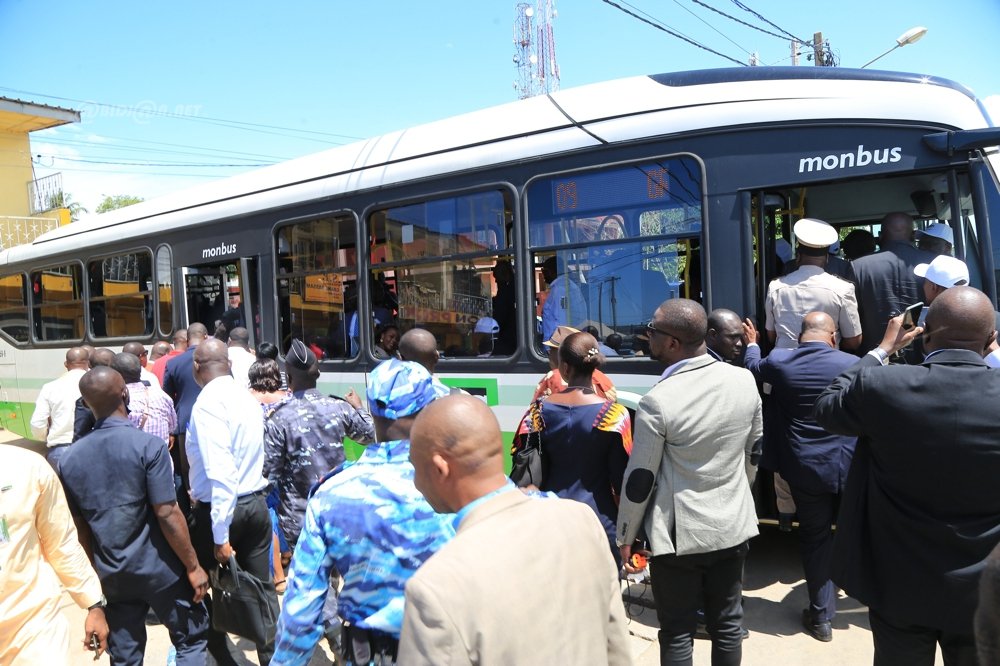 transport-ceremonie-de-lancement-des-lignes-de-bus-abidjan-grand-bassam_d0012j84vye