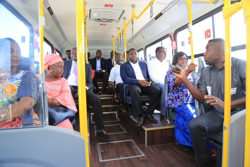 transport-ceremonie-de-lancement-des-lignes-de-bus-abidjan-grand-bassam_dyv5lxmf76