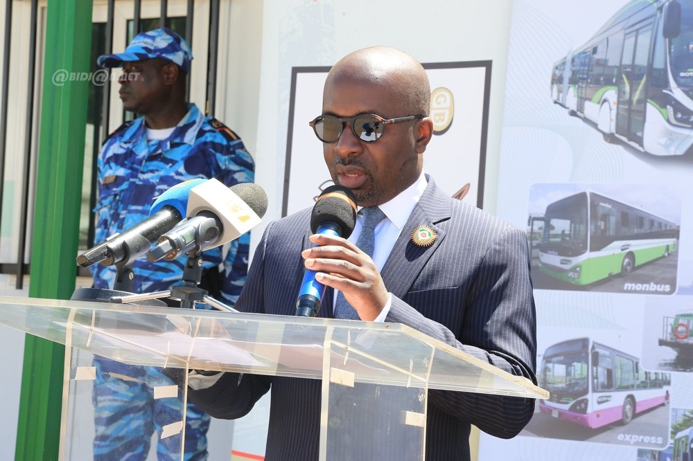 transport-ceremonie-de-lancement-des-lignes-de-bus-abidjan-grand-bassam_p4od85wavi