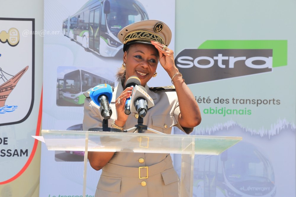 transport-ceremonie-de-lancement-des-lignes-de-bus-abidjan-grand-bassam_xmyka395ij