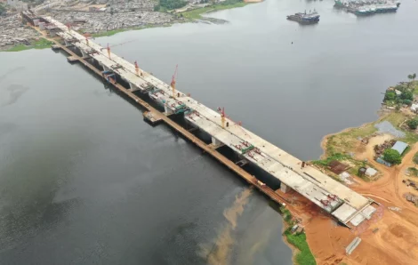 Chantier du 4ème pont d’Abidjan : le Groupe chinois CSCEC avance avec assurance.
