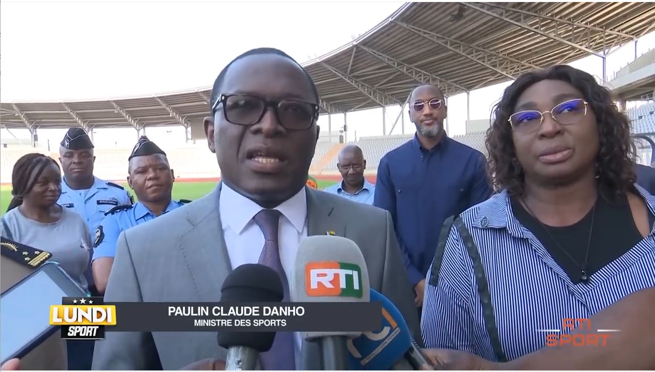 Remise_cles_Stade_Yamoussoukro_Daho_Paulin_30052022_11