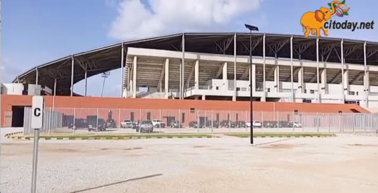 Remise_cles_Stade_Yamoussoukro_Daho_Paulin_30052022_2