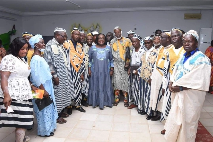 Anne OULOTO à ses parents WÊ depuis Bouaké : ne me laissez pas marcher seule (Côte d’Ivoire).