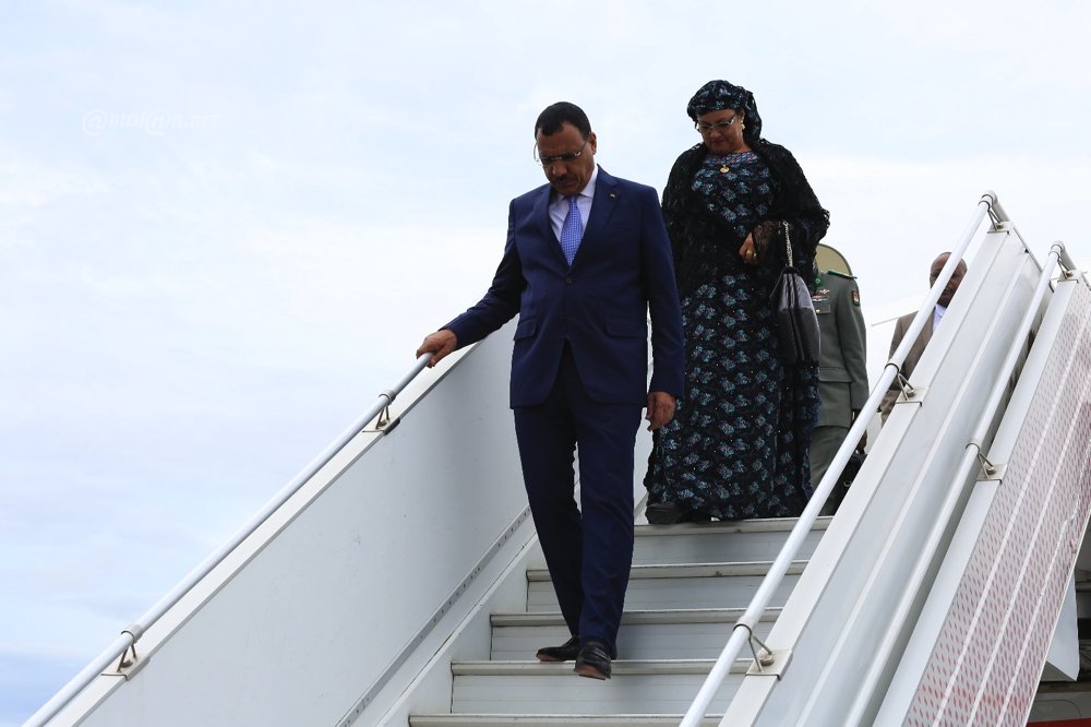 arrivee-a-abidjan-du-president-nigerien-mohamed-bazoum_0ahaw78jvop