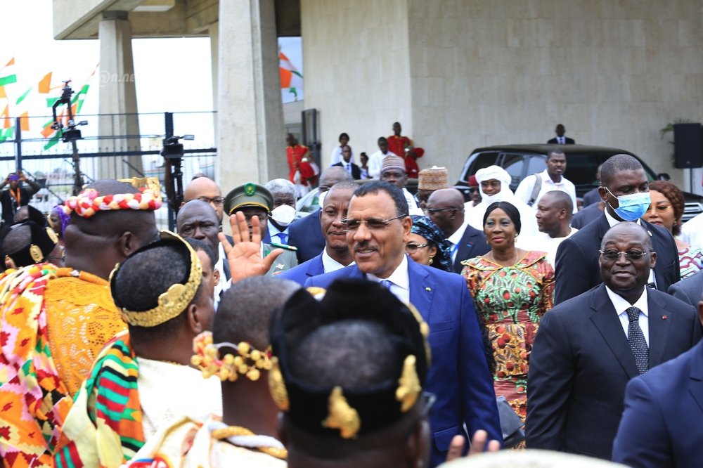 arrivee-a-abidjan-du-president-nigerien-mohamed-bazoum_os91wjthswe