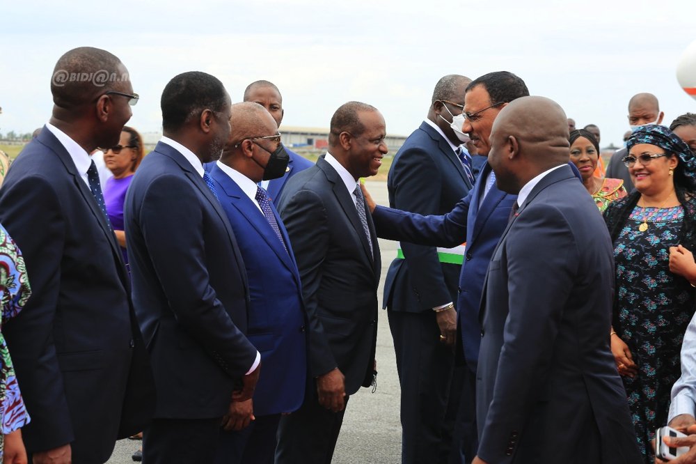 arrivee-a-abidjan-du-president-nigerien-mohamed-bazoum_vfwoldm3yng