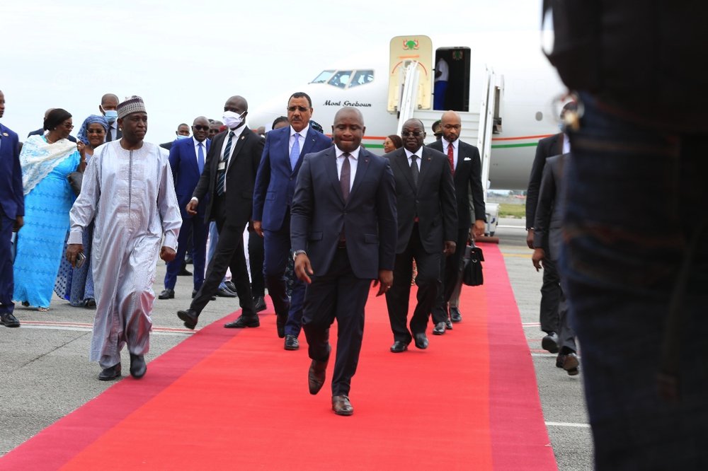 arrivee-a-abidjan-du-president-nigerien-mohamed-bazoum_ycg7tvvg73r